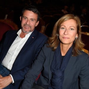 Semi-Exclusif - Manuel Valls avec sa femme Anne Gravoin à la générale de la pièce "La Vraie Vie" au théâtre Edouard 7 à Paris, le 18 septembre 2017. © Guirec Coadic/Bestimage