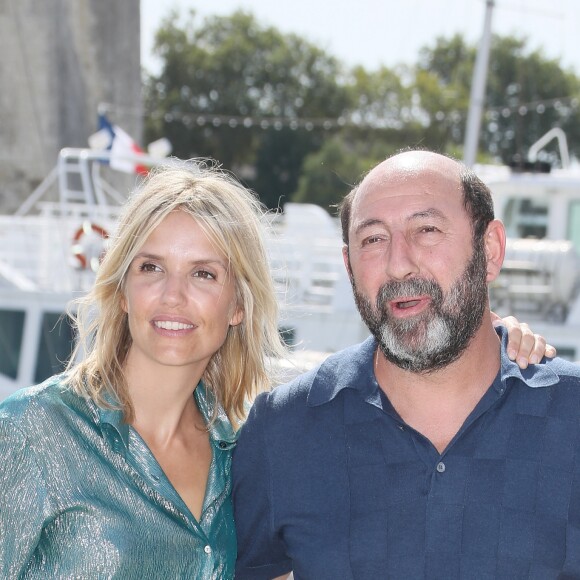 Laurence Arné et Kad Merad - Photocall du film "La part du soupçon" lors de la 21ème édition du Festival de la Fiction TV de la Rochelle. Le 14 septembre 2019 © Patrick Bernard / Bestimage 14/09/2019 - La Rochelle