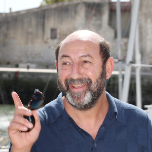 Kad Merad - Photocall du film "La part du soupçon" lors de la 21ème édition du Festival de la Fiction TV de la Rochelle. Le 14 septembre 2019 © Patrick Bernard / Bestimage 14/09/2019 - La Rochelle