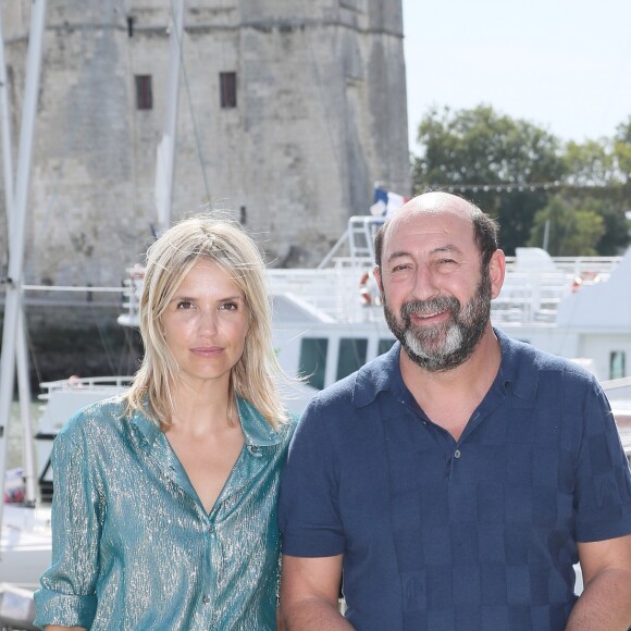 Laurence Arné et Kad Merad - Photocall du film "La part du soupçon" lors de la 21ème édition du Festival de la Fiction TV de la Rochelle. Le 14 septembre 2019 © Patrick Bernard / Bestimage 14/09/2019 - La Rochelle