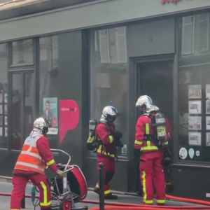 Photo de l'incendie qui a ravagé l'agence immobilière de Stéphane Plaza, située dans le XIe arrondissement de Paris. L'incendie a eu lieu le 16 septembre 2019.