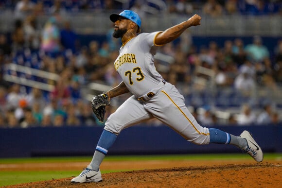 Felipe Vazquez, joueur star des Pirates de Pittsburgh en Major League Baseball (MLB) ici en juin 2019 contre les Marlins de Miami, a été arrêté le 17 septembre 2019 pour sollicitation de mineur et fourniture de contenu obscène à un mineur. Il est soupçonné d'avoir eu des relations sexuelles avec une jeune fille de 13 ans.