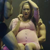 Shay Mitchell enceinte : déchaînée au strip club sans son homme