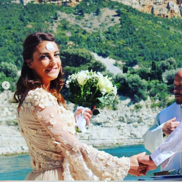 Eve Angeli a dévoilé le 19 septembre 2019 sur Instagram qu'elle a épousé son compagnon. Elle a posté de belles photos de son mariage.