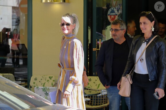 Michel Jankielewicz, Laeticia Hallyday, Barbara Uzzan, la comptable de Laeticia à la sortie du restaurant "Mon Square" à Paris le 19 septembre 2019.