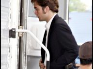 Robert Pattinson est totalement désemparé... une fille semble indifférente à son charme !