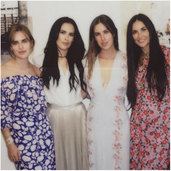 Tallulah et ses soeurs Scout et Rumer ainsi que leur mère Demi Moore - Photo publiée sur Instagram le 26 juin 2017