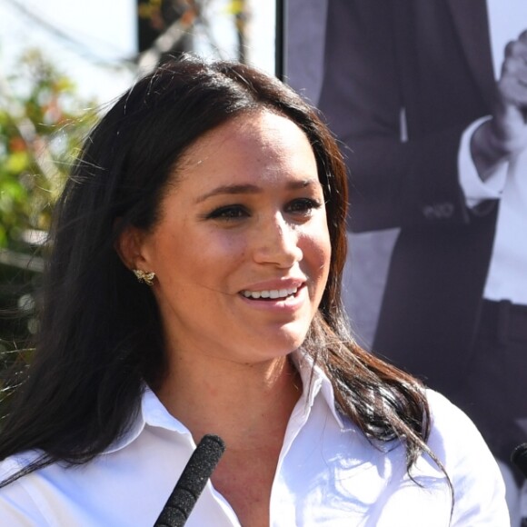 Meghan Markle, duchesse de Sussex, est au magasin John Lewis sur Oxford Street pour le lancement de sa collection capsule Smart Works à Londres le 12 septembre 2019.