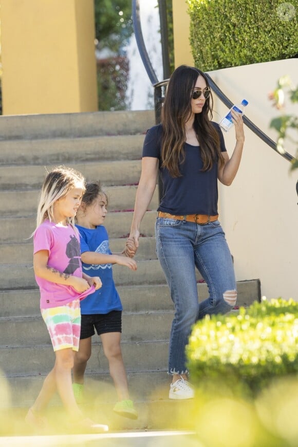Megan Fox - Megan Fox, son mari et leurs enfants se rendent au restaurant de sushis Sugarfish pour déjeuner à Calabasas, le 7 septembre 2019.