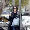 Exclusif - Demi Moore, avec un sac à main griffé à ses initiales, descend de sa voiture à Los Angeles le 4 février 2019.