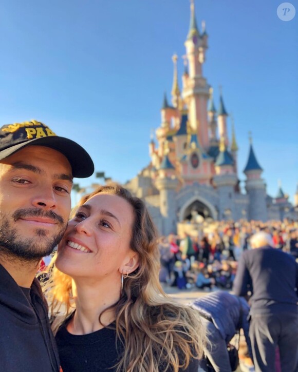 Candice Boisson et Jérémy, qui se sont rencontrés dans l'émission Koh-Lanta, à Disneyland Paris, photo Instagram publiée le 26 février 2019.
