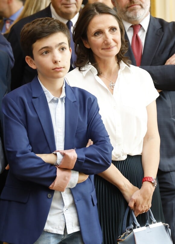 Anne-Sophie Pic, son fils Nathan - Cérémonie de remise des insignes de Commandeur dans l'Ordre des Arts et des Lettres à Pierre Hermé et de Chevalier dans l'Ordre des Arts et des Lettres à David Sinapian au Ministère de la Culture à Paris, le 23 septembre 2019. © Marc Ausset-Lacroix/Bestimage