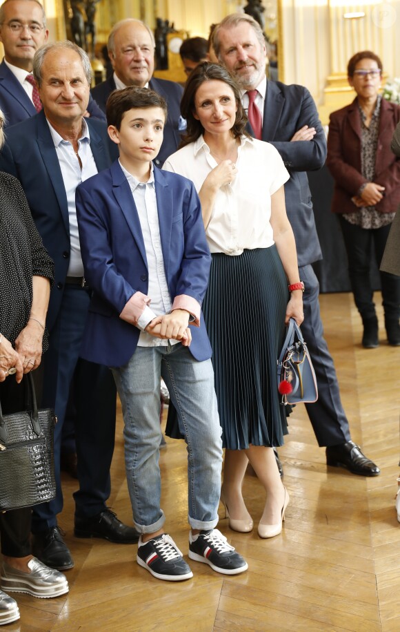 Anne-Sophie Pic, son fils Nathan - Cérémonie de remise des insignes de Commandeur dans l'Ordre des Arts et des Lettres à Pierre Hermé et de Chevalier dans l'Ordre des Arts et des Lettres à David Sinapian au Ministère de la Culture à Paris, le 23 septembre 2019. © Marc Ausset-Lacroix/Bestimage