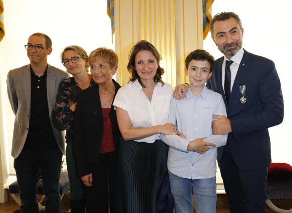 Anne-Sophie Pic, son mari David Sinapian avec leur fils Nathan - Cérémonie de remise des insignes de Commandeur dans l'Ordre des Arts et des Lettres à Pierre Hermé et de Chevalier dans l'Ordre des Arts et des Lettres à David Sinapian au Ministère de la Culture à Paris, le 23 septembre 2019. © Marc Ausset-Lacroix/Bestimage