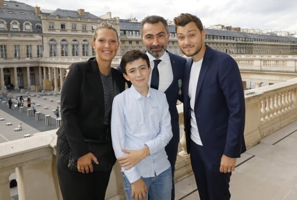 David Sinapian, son fils Nathan, Jeff Panacloc et sa femme Charlotte de Hugo - Cérémonie de remise des insignes de Commandeur dans l'Ordre des Arts et des Lettres à Pierre Hermé et de Chevalier dans l'Ordre des Arts et des Lettres à David Sinapian au Ministère de la Culture à Paris, le 23 septembre 2019. © Marc Ausset-Lacroix/Bestimage