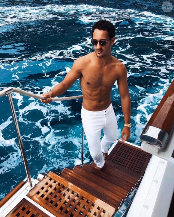 Diego El Glaoui pose sur Instagram.