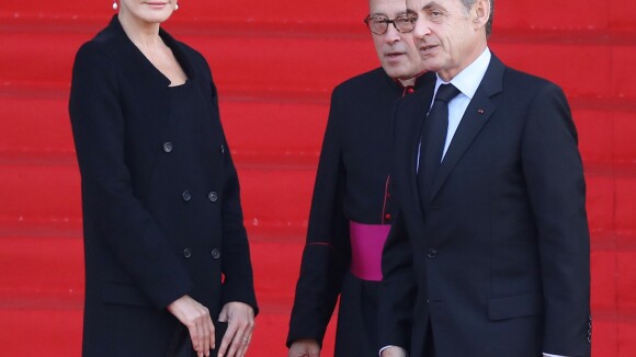 Brigitte Macron et Carla Bruni, l'hommage des premières dames à Jacques Chirac
