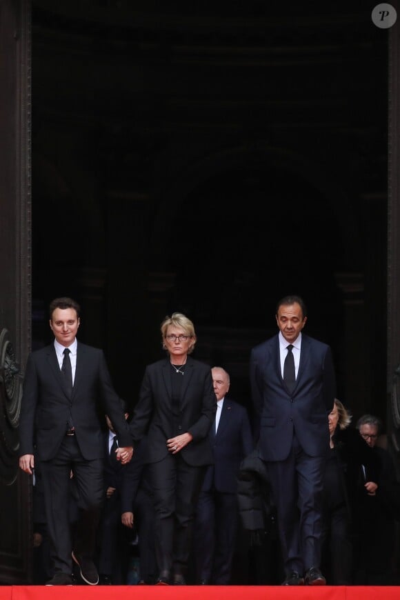 Martin Chirac, sa mère Claude Chirac et son mari Frédéric Salat-Baroux - Sorties des obsèques de l'ancien président de la République Jacques Chirac en l'église Saint-Sulpice à Paris. Le 30 septembre 2019 © Stéphane Lemouton / Bestimage