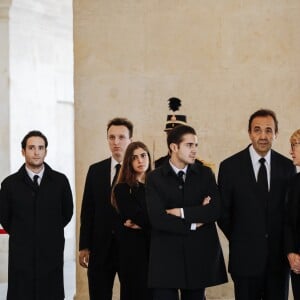 Claude Chirac, son fils Martin Rey-Chirac, son mari Fréderic Salat-Baroux et les enfants de Fréderic : Alexandre, Nicolas et Esther - Cérémonie inter-religieuse et Recueillement populaire en hommage au président Jacques Chirac dans la cour des Invalides à Paris le 29 Septembre 2019. Des milliers de personnes se pressent et attendent des heures pour pouvoir se recueillir devant le cercueil de l'ancien président de la république. © Kamil Zihnioglu/ Pool / Bestimage