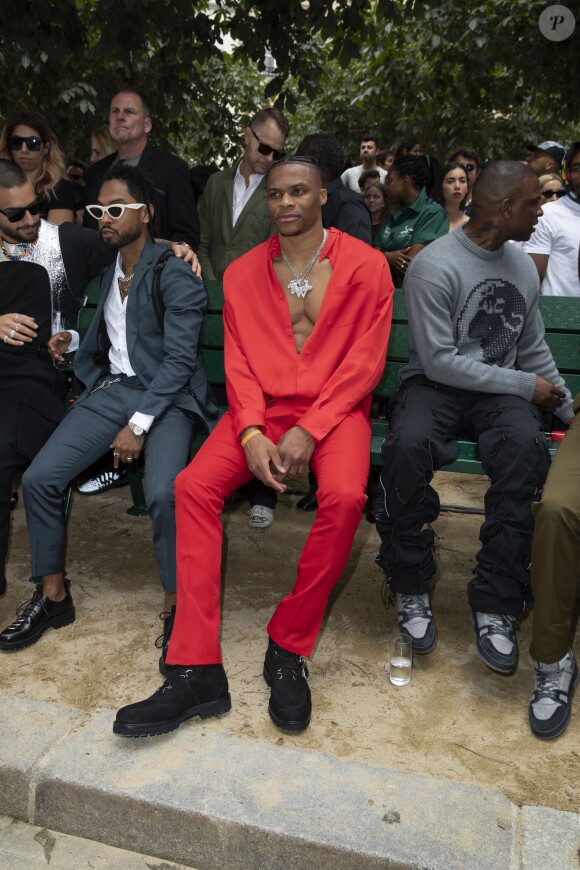 Le chanteur Miguel, Russel Westbrook et Skepta lors du défilé Louis Vuitton mode Hommes printemps-été 2020 à Paris le 20 juin 2019. © Olivier Borde / Bestimage