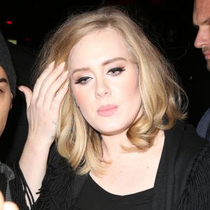 La chanteuse Adele quitte son hôtel pour aller dîner au restaurant dans le quartier de West Village à New York. Le 19 novembre 2015