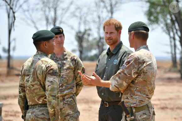 Le prince Harry, duc de Sussex, rend hommage au soldat Mathew Talbot, tué le 5 mai 2019 par un éléphant au Liwonde National Park (Malawi), le 30 septembre 2019, dans le cadre de son voyage officiel en Afrique du Sud.
