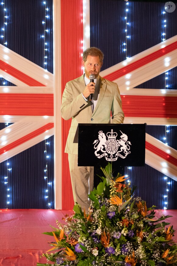 Le prince Harry, duc de Sussex, lors d'une réception à la résidence du Haut Commissaire britannique à Lilongwe, Malawi, le 29 septembre 2019, lors du septième jour de la tournée royale en Afrique.