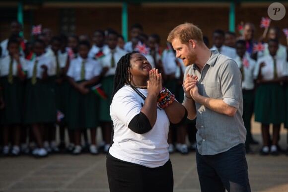 Le prince Harry, duc de Sussex, visite le Nalikule College of Education à Lilongwe, Malawi, le 29 septembre 2019, lors du septième jour de la tournée royale en Afrique.