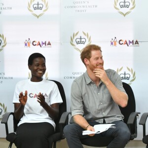 Le prince Harry, duc de Sussex, visite le Nalikule College of Education à Lilongwe, Malawi, le 29 septembre 2019, lors du septième jour de la tournée royale en Afrique.  The Duke of Sussex sings with the CAMA choir during a visit to the Nalikule College of Education in Lilongwe, Malawi, to see the work of the CAMA network supporting young women in Malawi.29/09/2019 - Lilongwe