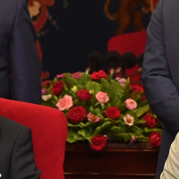 Le prince Harry, duc de Sussex, rencontre le président de la République du Malawi, Peter Mutharika, à la State House, à Lilongwe, Malawi, le 29 septembre 2019, lors du septième jour de la tournée royale en Afrique  The Duke of Sussex meets with Professor Arthur Peter Mutharika, President of the Republic of Malawi (left) at the State House in Malawi on day seven of the royal tour of Africa.29/09/2019 - Lilongwe