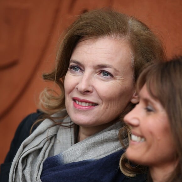 Valérie Trierweiler et Isabelle Chalençon au village des Internationaux de France de tennis de Roland Garros à Paris le 4 juin 2014.