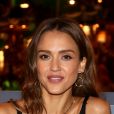 Jessica Alba passe une super journée à la fête de la bière, à Munich, en Allemagne. Lundi 30 septembre 2019. Elle apparait ici radieuse, une pinte à la main.
