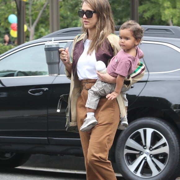 Exclusif - Jessica Alba s'amuse avec son fils Hayes à une fête d'anniversaire privé dans un parc du quartier de Beverly Hills à Los Angeles, le 27 septembre 2019