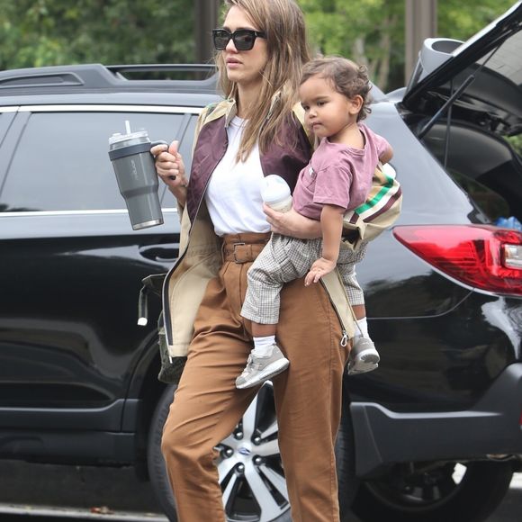 Exclusif - Jessica Alba s'amuse avec son fils Hayes à une fête d'anniversaire privé dans un parc du quartier de Beverly Hills à Los Angeles, le 27 septembre 2019