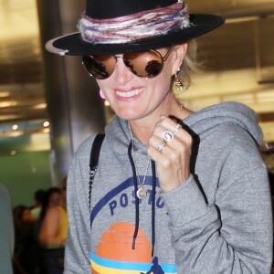 Laeticia Hallyday arrive à l'aéroport LAX de Los Angeles en provenance de Paris, le 1er octobre 2019.