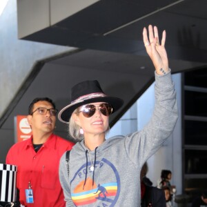 Laeticia Hallyday arrive à l'aéroport LAX de Los Angeles en provenance de Paris, le 1er octobre 2019.