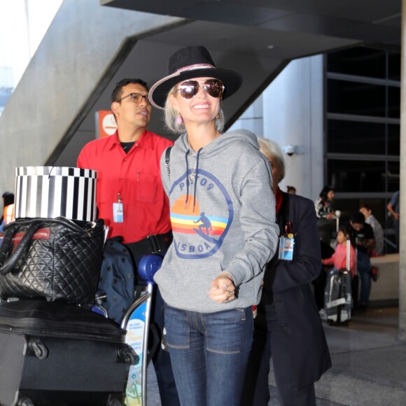 Laeticia Hallyday arrive à l'aéroport LAX de Los Angeles en provenance de Paris, le 1er octobre 2019.