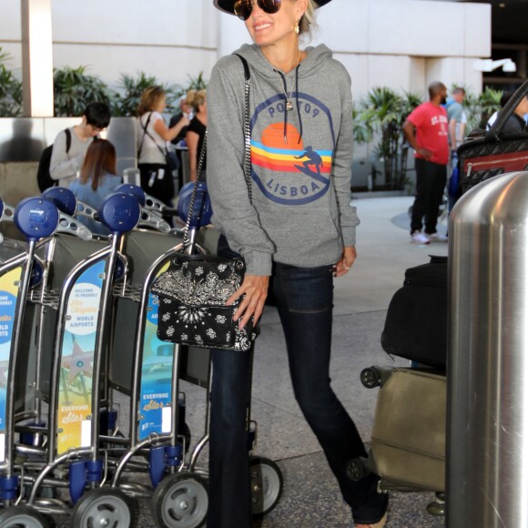 Laeticia Hallyday arrive à l'aéroport LAX de Los Angeles en provenance de Paris, le 1er octobre 2019.