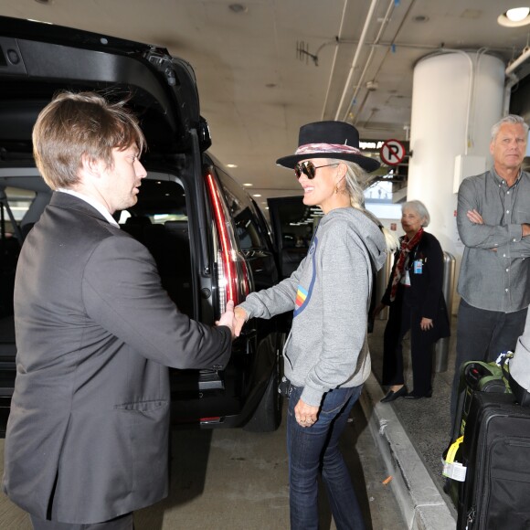 Laeticia Hallyday arrive à l'aéroport LAX de Los Angeles en provenance de Paris, le 1er octobre 2019.