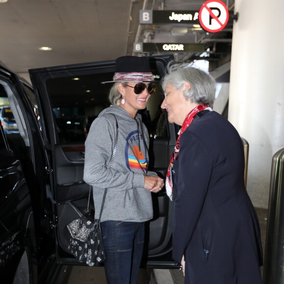 Laeticia Hallyday arrive à l'aéroport LAX de Los Angeles en provenance de Paris, le 1er octobre 2019.