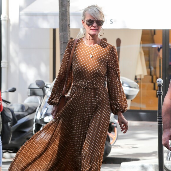 Laeticia Hallyday sort des bureaux de son avocat à Paris le 18 septembre 2019.