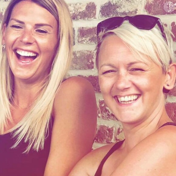 Amélie Neten et sa soeur Jen radieuses sur Instagram, le 20 avril 2018