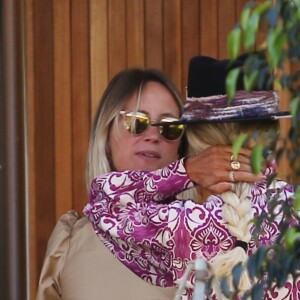 Laeticia Hallyday est allée déjeuner avec Maryline Issartier et Marine (l'ex-femme de son compagnon Pascal Balland) au restaurant "Kiff Kafe" à Los Angeles le 2 octobre 2019.