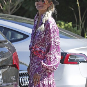 Laeticia Hallyday est allée déjeuner avec Maryline Issartier et Marine (l'ex-femme de son compagnon Pascal Balland) au restaurant "Kiff Kafe" à Los Angeles le 2 octobre 2019.