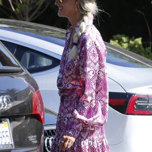 Laeticia Hallyday est allée déjeuner avec Maryline Issartier et Marine (l'ex-femme de son compagnon Pascal Balland) au restaurant "Kiff Kafe" à Los Angeles le 2 octobre 2019.