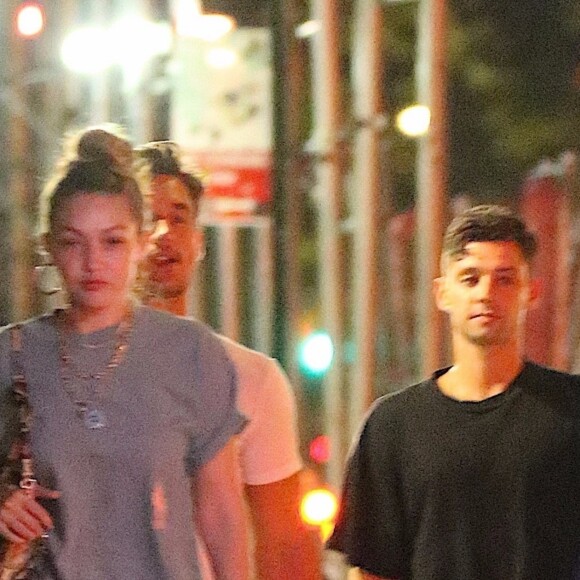 Gigi Hadid et son nouveau compagnon Tyler Cameron sont allés au bar "Le Turtle" de Justin Theroux, à Manhattan. New York, le 13 août 2019.