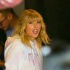 Taylor Swift rencontre ses fans dans son pop-up store 'The Lover Experience' à l'occasion de la sortie de son nouvel album, à New York, le 24 août 2019.
