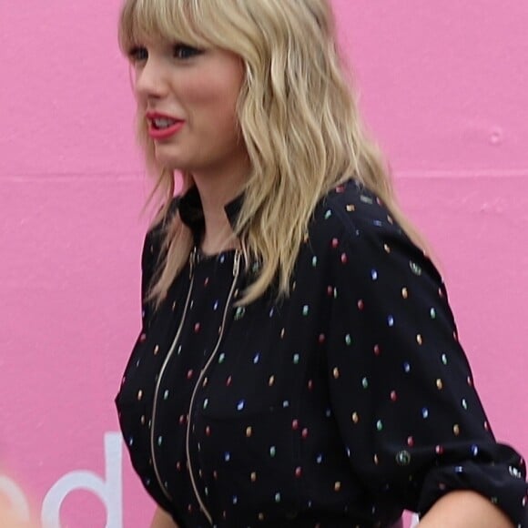 Taylor Swift visite son installation murale 'Lover' à New York, après la sortie de son nouvel album 'Lover', le 23 août 2019.