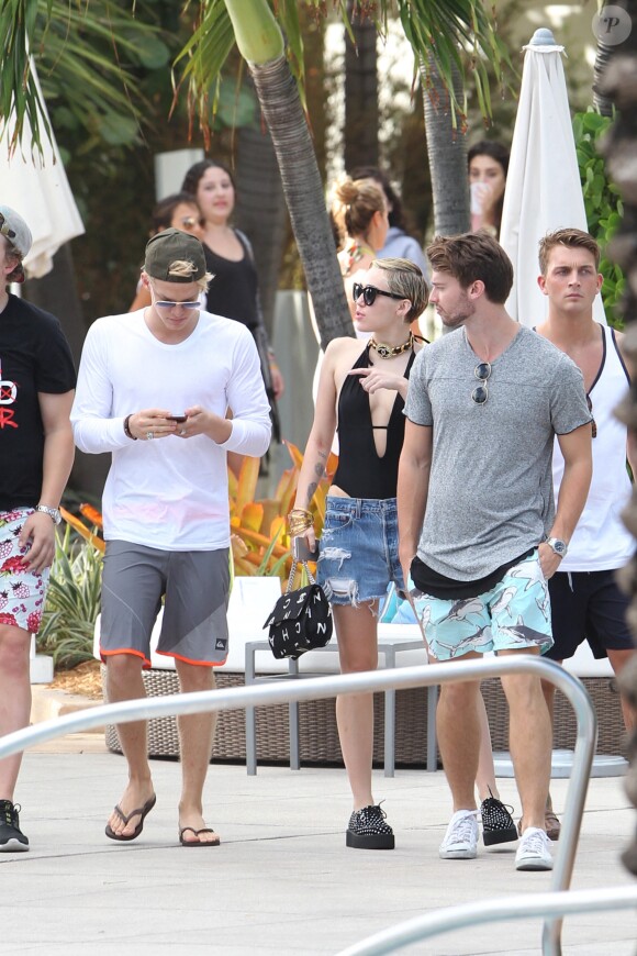 Miley Cyrus, Cody Simpson et Patrick Schwarzenegger à Miami en 2014.