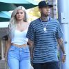 Kylie Jenner et son petit ami le rappeur Tyga se balade en amoureux dans les rues de Beverly Hills, le 8 novembre 2016.